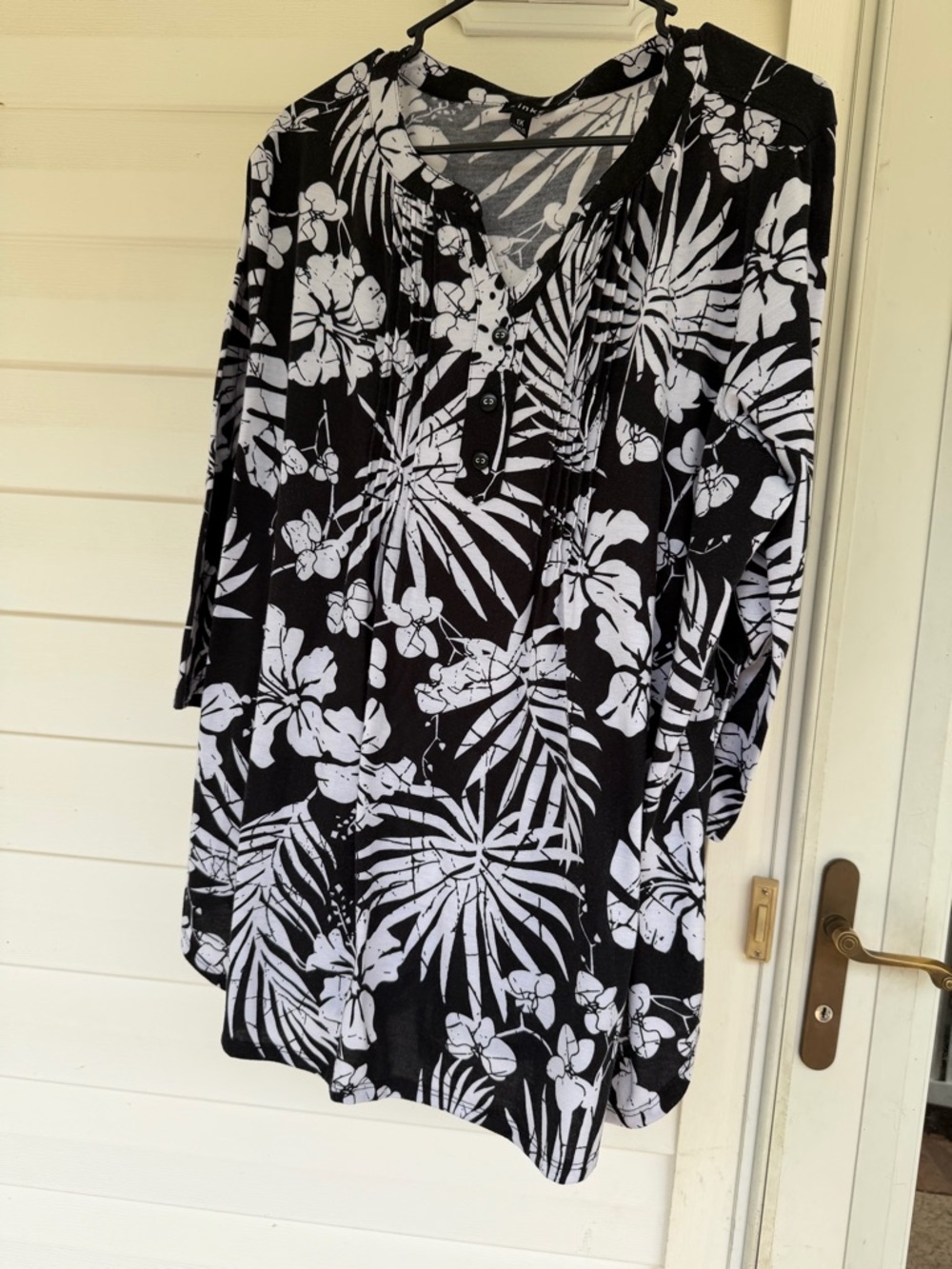 Links Black and White Tropical Print Tunic